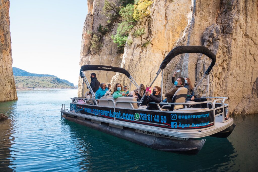 Paseo en el catamarán 'Carmensita' por Montrebei | Àger Aventura't